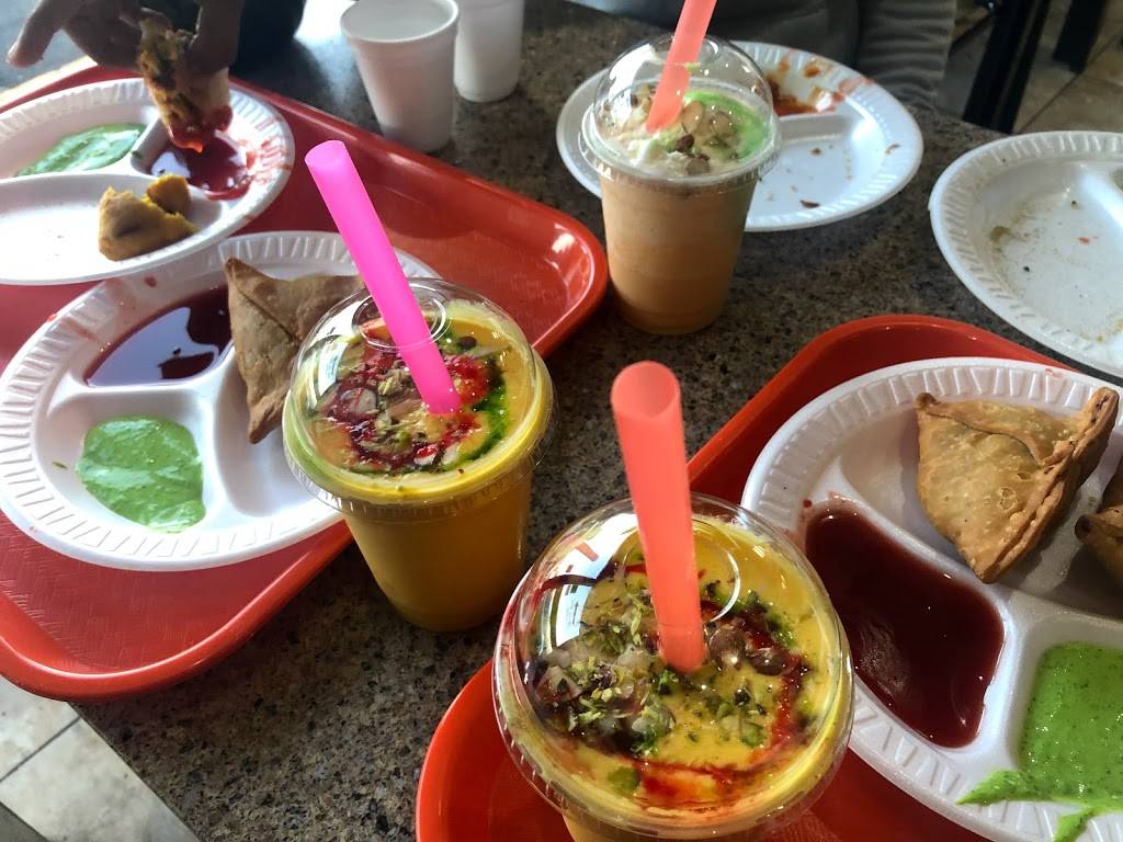 Chat Hut | restaurant | 7106 Airport Rd, Mississauga, ON L4T 2G8, Canada | 9056722428 OR +1 905-672-2428