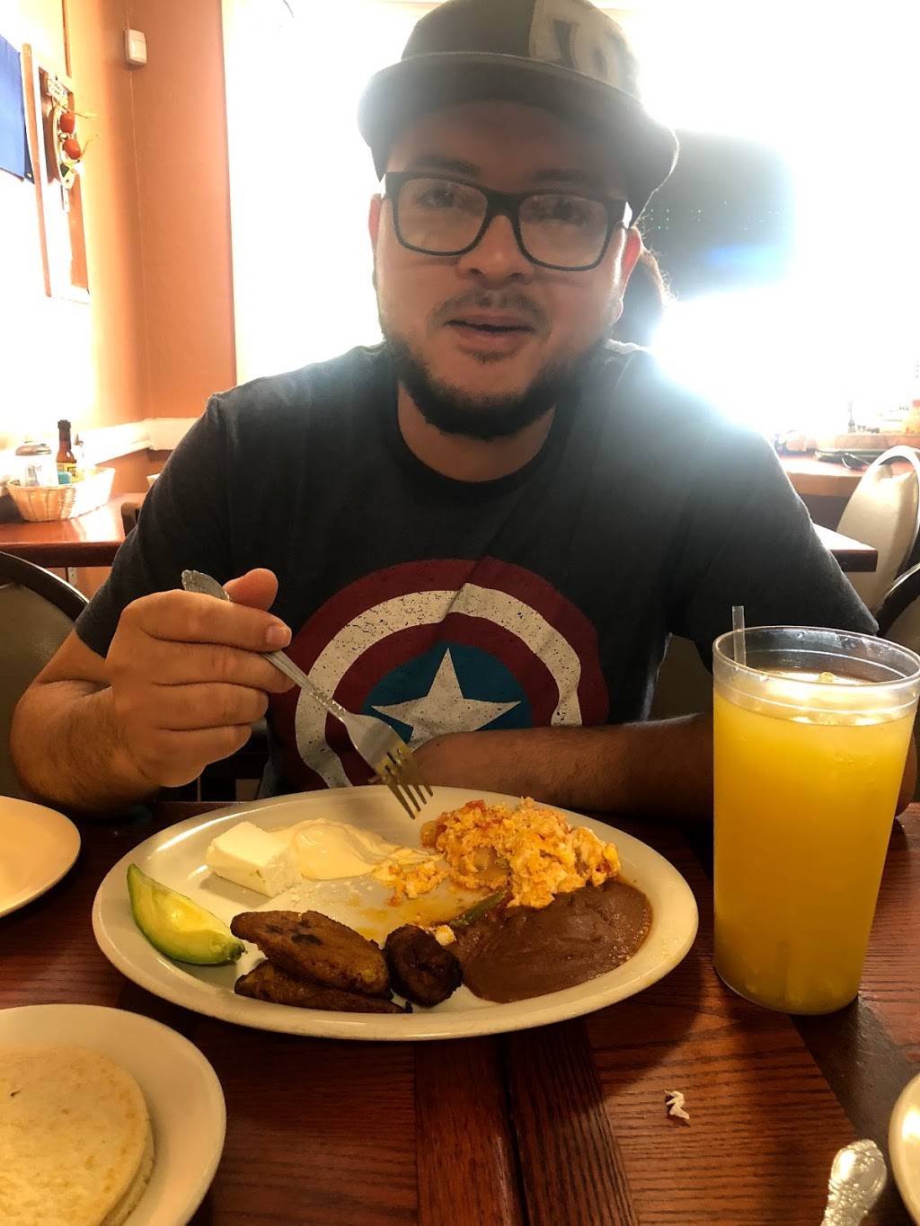 El Manjar | restaurant | 7218 N Armenia Ave, Tampa, FL 33604, USA | 8134474652 OR +1 813-447-4652