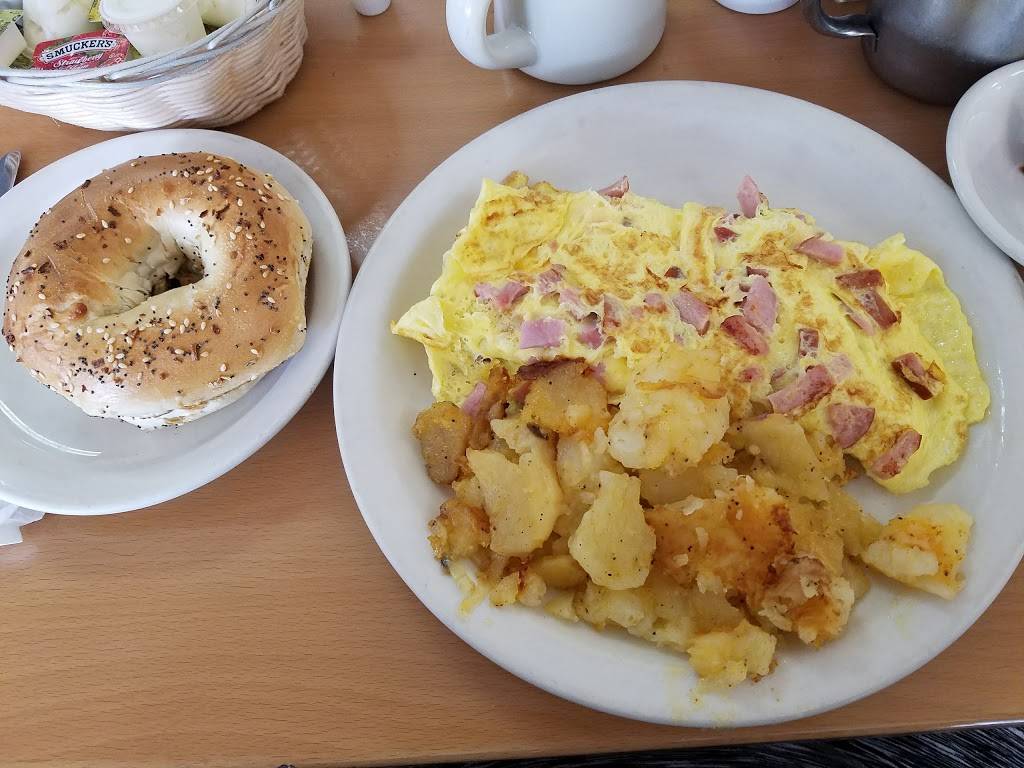 Ramblewood Diner | restaurant | 8203 W Atlantic Blvd, Coral Springs, FL 33071, USA | 9545751166 OR +1 954-575-1166