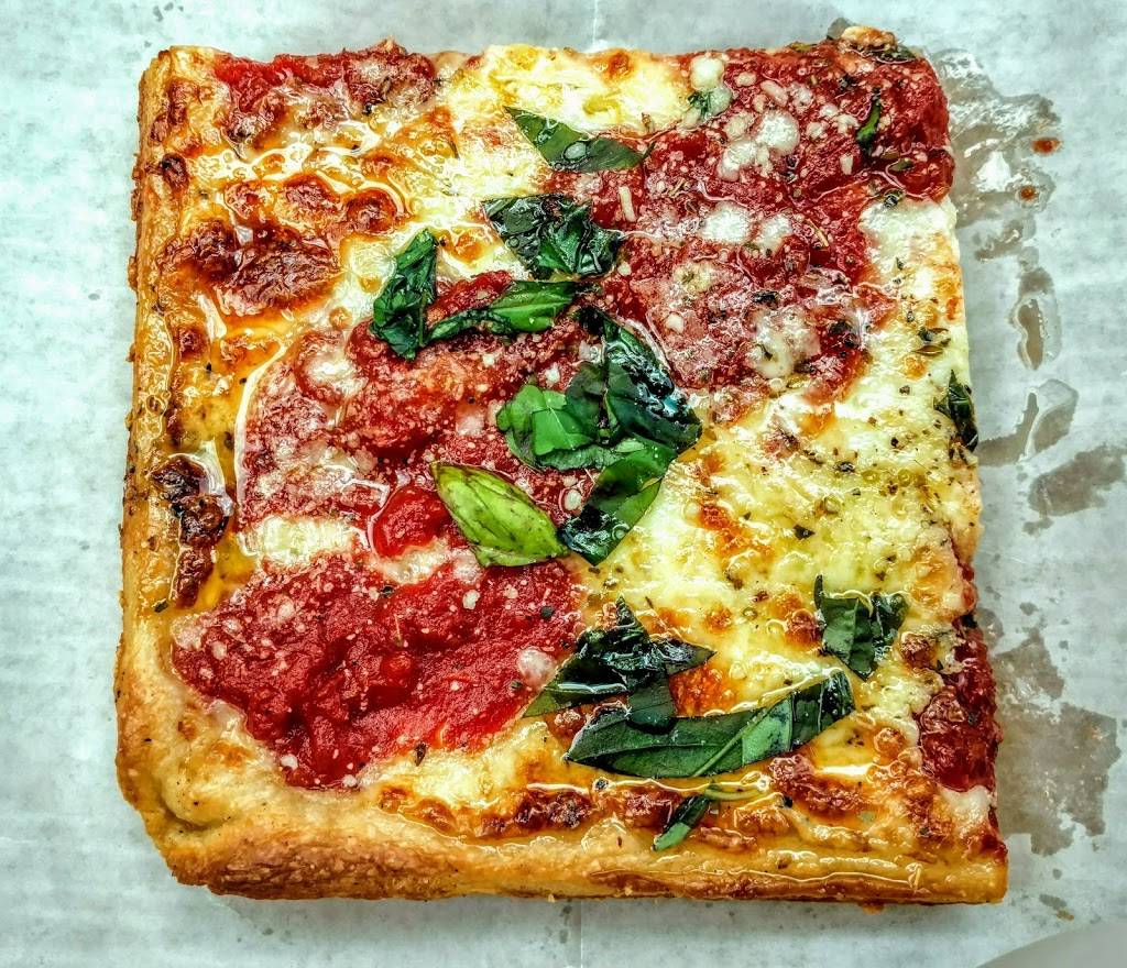 Anthonys Pizza | restaurant | 2433 S Woodland Blvd #111, DeLand, FL 32720, USA | 3868736767 OR +1 386-873-6767