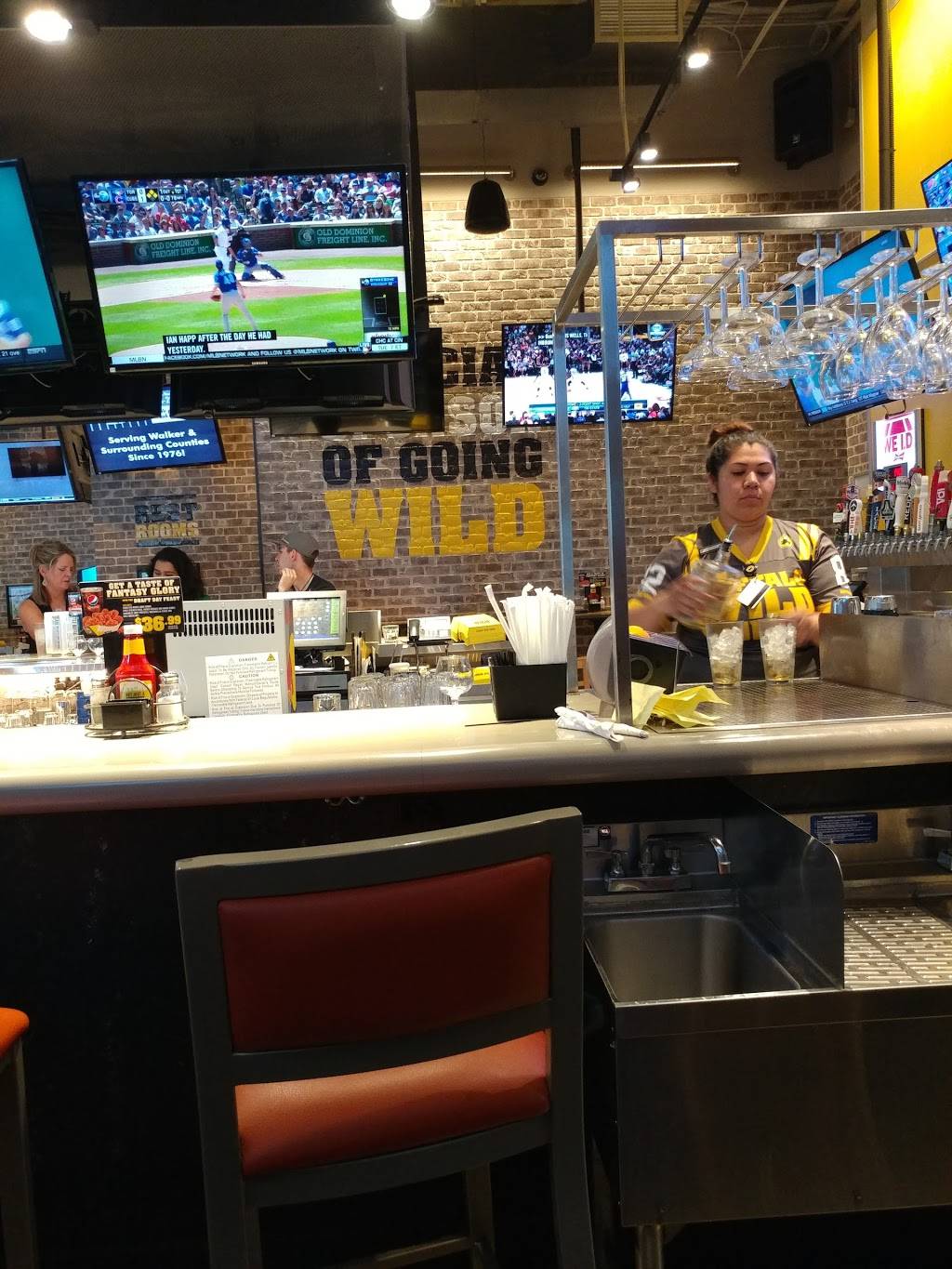 Buffalo Wild Wings | restaurant | 203 I-45, Huntsville, TX 77340, USA | 9362910390 OR +1 936-291-0390