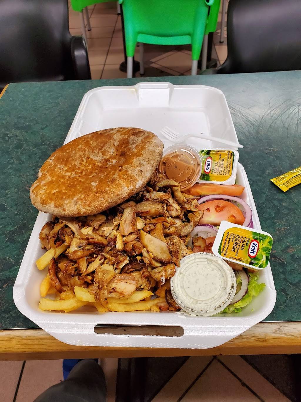 Champion Pizza - Montréal-Nord | restaurant | 5412 Rue de Charleroi, Montréal-Nord, QC H1G 3A3, Canada | 5143269999 OR +1 514-326-9999