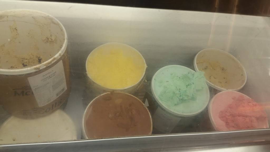 Yummy Donuts Top Burger | bakery | 5656 Santa Monica Blvd # A, Los Angeles, CA 90038, USA | 3238569978 OR +1 323-856-9978