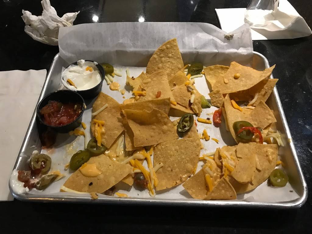 The Brass Tap | restaurant | 164 Fleet St, Oxon Hill, MD 20745, USA | 3019659116 OR +1 301-965-9116