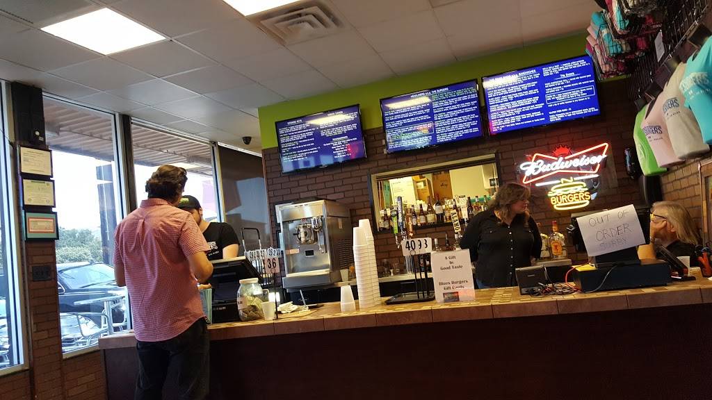 Blues Burgers | restaurant | 1820 W Mockingbird Ln #44, Dallas, TX 75235, USA | 2147509100 OR +1 214-750-9100