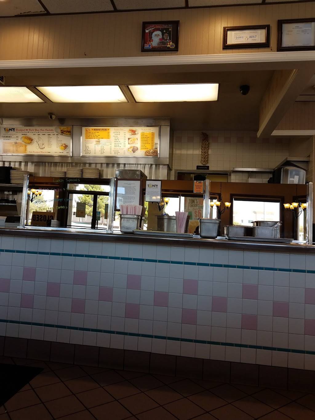 Toms Burgers 20 | restaurant | 18313 Outer Hwy 18 N, Apple Valley, CA 92307, USA | 7602427727 OR +1 760-242-7727