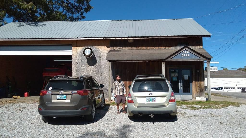 O&W Cafe | restaurant | 125 W 3rd Ave, Oneida, TN 37841, USA | 4235693755 OR +1 423-569-3755
