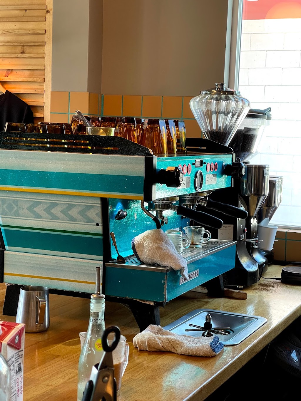 Hola Adios Coffeeshop | restaurant | 120 Virginia Pl Unit 101, Costa Mesa, CA 92627, USA | 9493298987 OR +1 949-329-8987