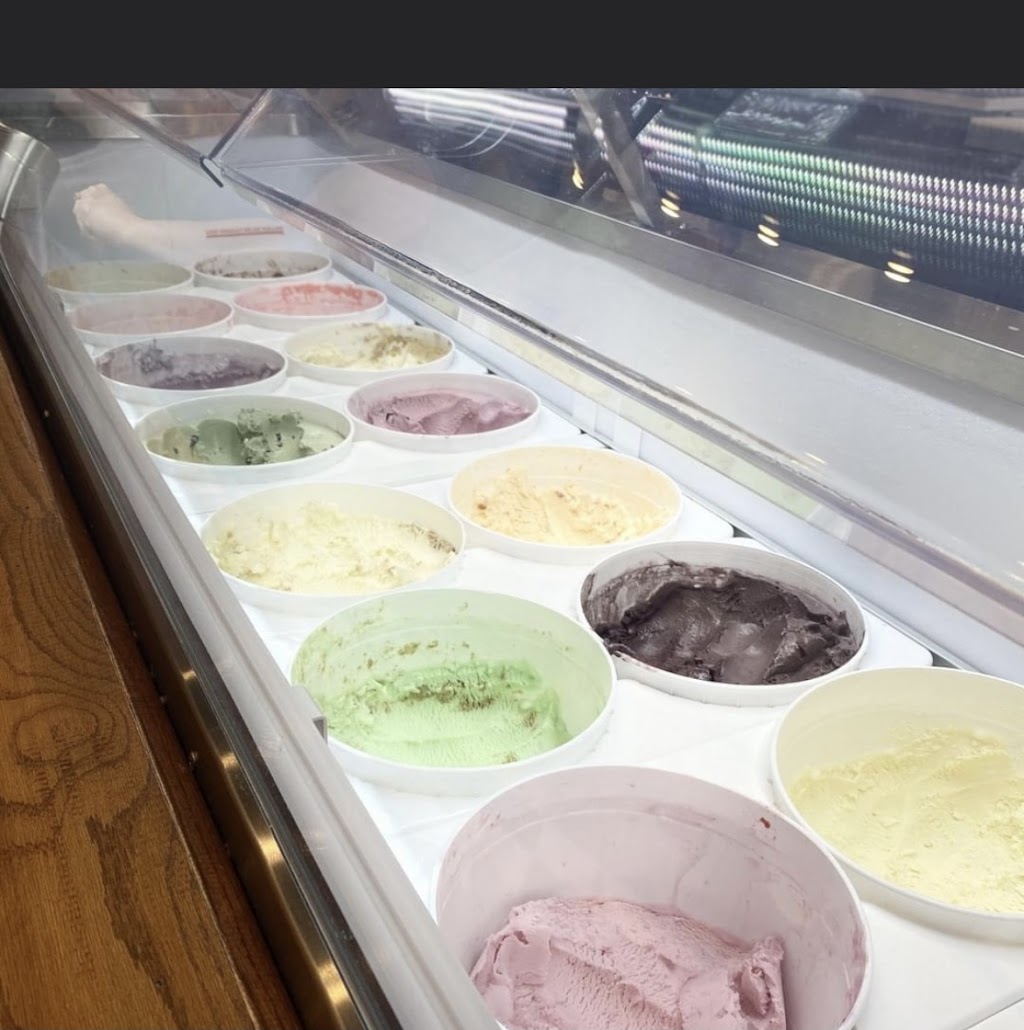 Booms Ice Cream Shop | restaurant | 14869 Forest Blvd N, Hugo, MN 55038, USA | 6513233422 OR +1 651-323-3422