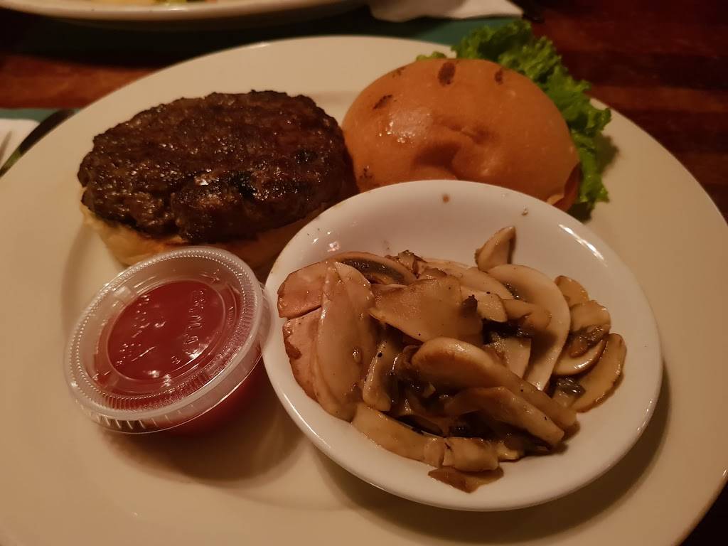 The Triple Crown Ale House | restaurant | 330 7th Ave, New York, NY 10001, USA | 2127361575 OR +1 212-736-1575