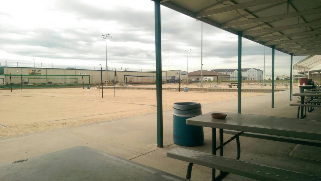 Spikes Beach Bar & Grille | restaurant | 2300 Judson St, Lincoln, NE 68521, USA | 4024771175 OR +1 402-477-1175