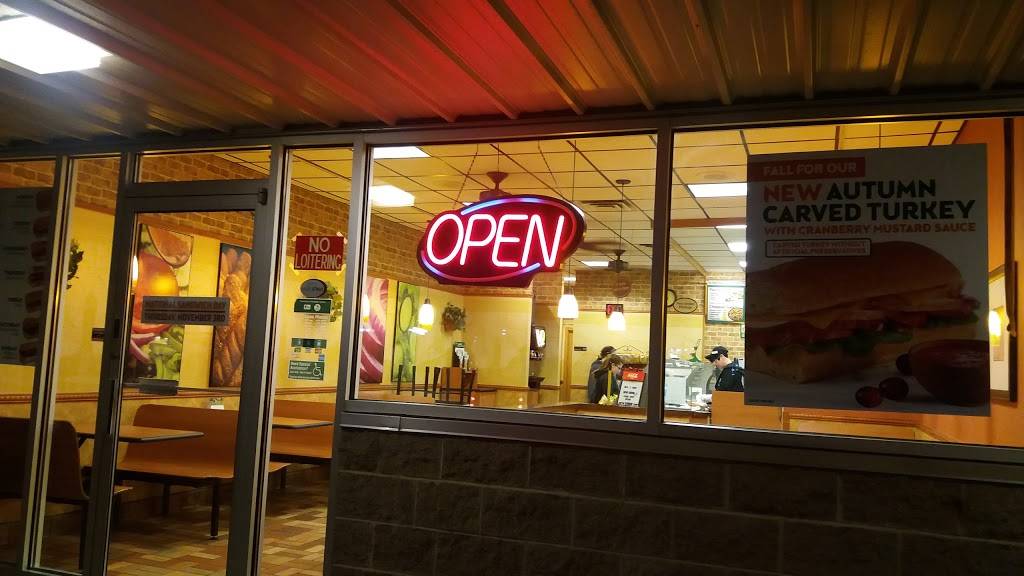 Subway | restaurant | 34 W Pioneer Rd, Fond du Lac, WI 54935, USA | 9209233100 OR +1 920-923-3100