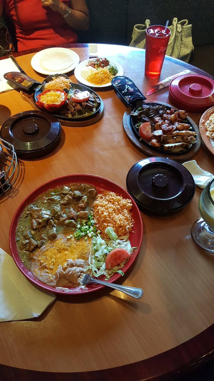 Carlitos Mexican Restaurant | restaurant | 885 Richland Rd, Yuba City, CA 95991, USA | 5307773342 OR +1 530-777-3342