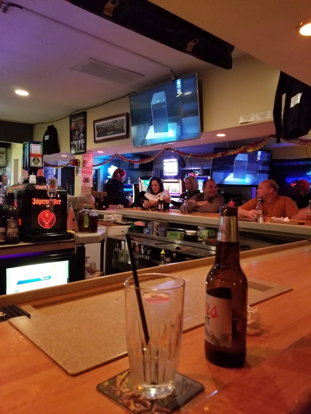 Max & Boyds Hideout, Inc | restaurant | 25344 W Richmond Ave, Antioch, IL 60002, USA | 8478389121 OR +1 847-838-9121