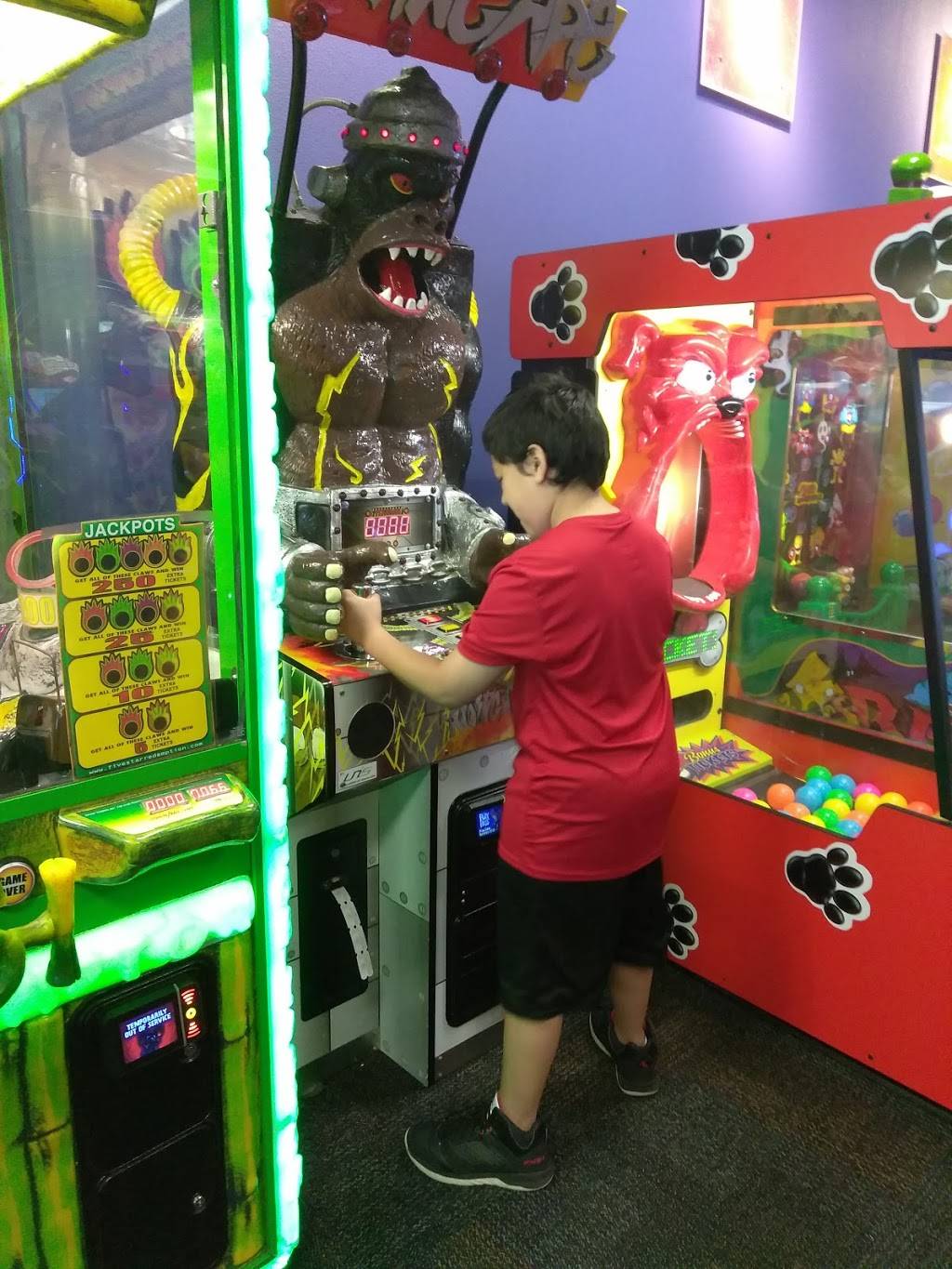 Chuck E. Cheese | restaurant | 1726 NW 82nd St Bldg A, Lawton, OK 73505, USA | 5802505702 OR +1 580-250-5702