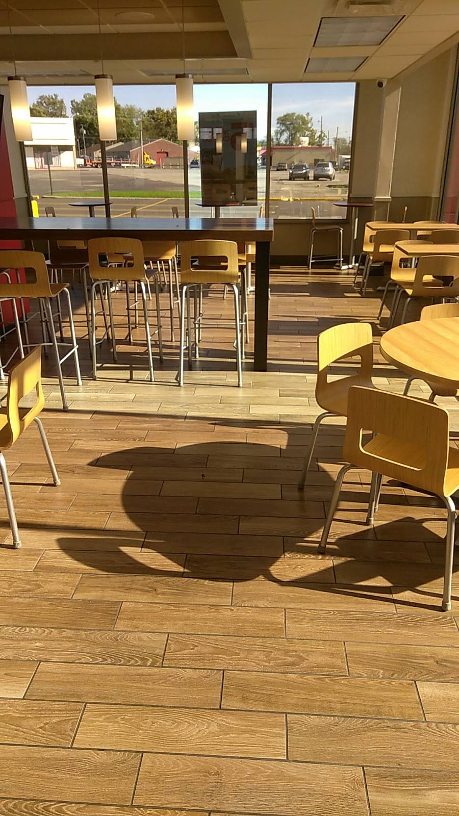 Wendys | restaurant | 27526 Grand River Ave, Livonia, MI 48152, USA | 2484784651 OR +1 248-478-4651