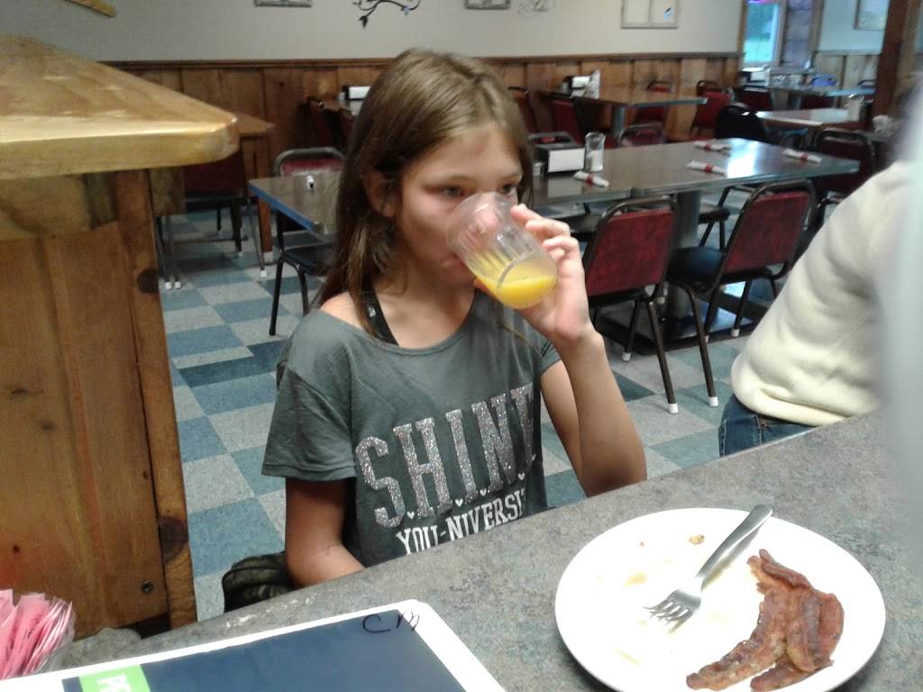 Lauras Corner Cafe | restaurant | 5355 2nd Ave, Pittsville, WI 54466, USA | 7158843100 OR +1 715-884-3100