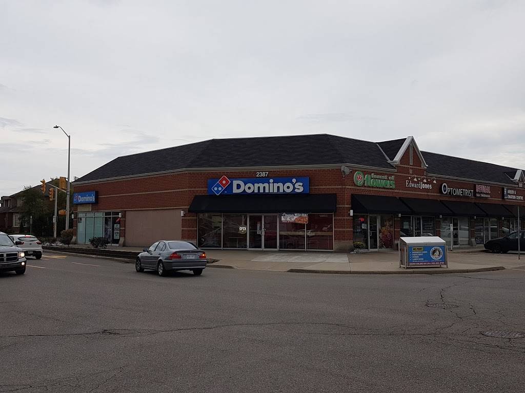 Dominos | restaurant | 2395 Trafalgar Rd, Oakville, ON L6H 6K7, Canada | 9052572900 OR +1 905-257-2900