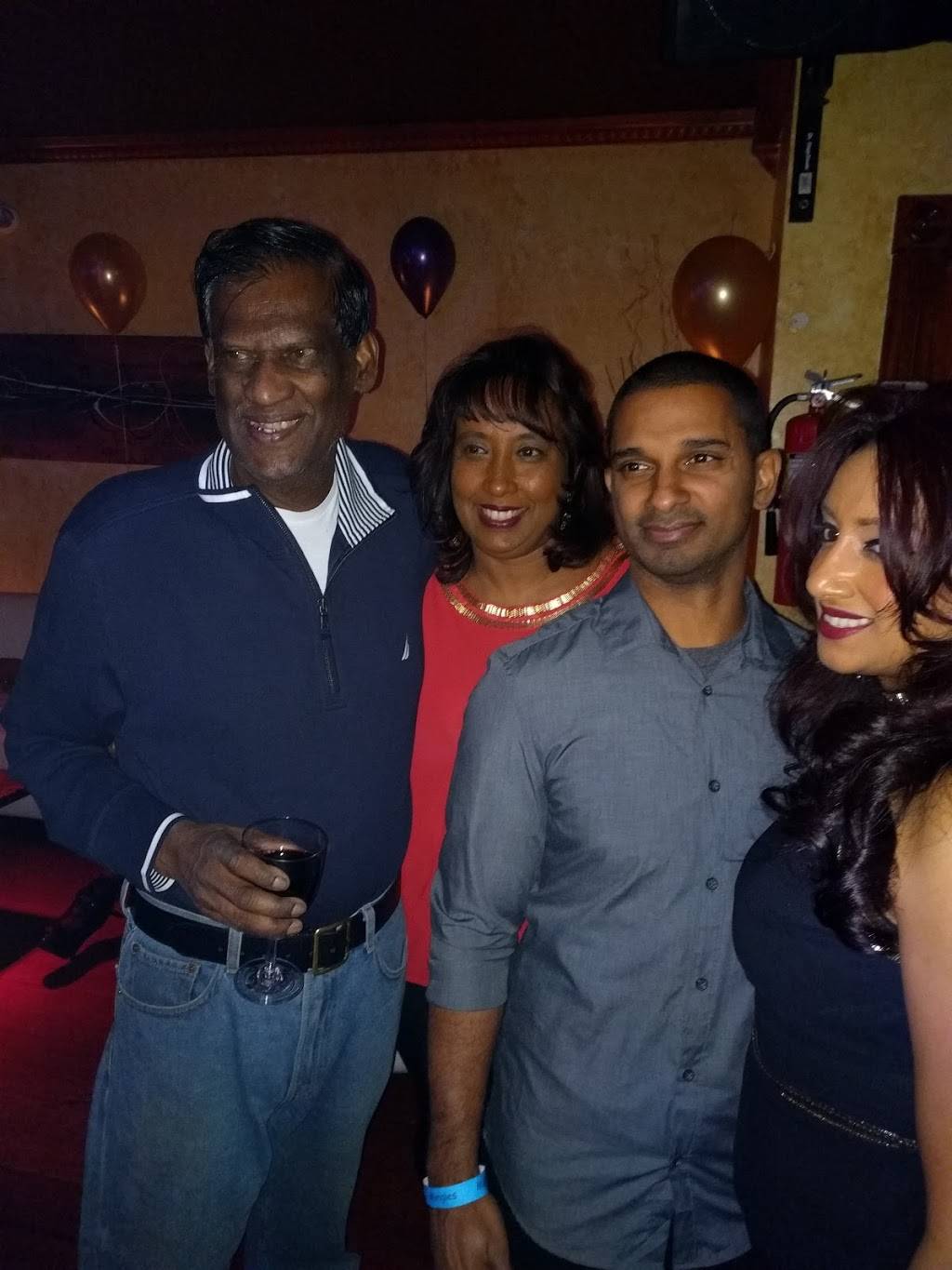 Mingles | restaurant | 13018 101st Ave, Jamaica, NY 11419, USA | 7188056507 OR +1 718-805-6507