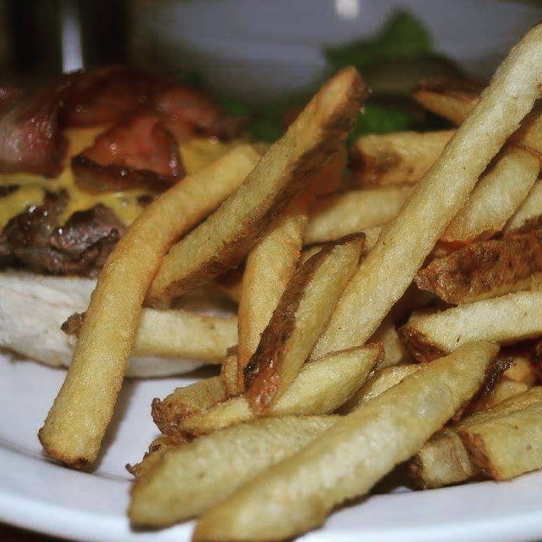 Shakers Diner | restaurant | 80 Bolton St, Bobcaygeon, ON K0M 1A0, Canada | 7058806608 OR +1 705-880-6608