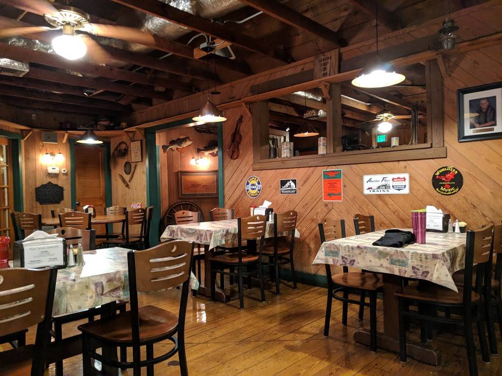 The Catfish Place | restaurant | 311 S Forest Ave, Apopka, FL 32703, USA | 4078897980 OR +1 407-889-7980