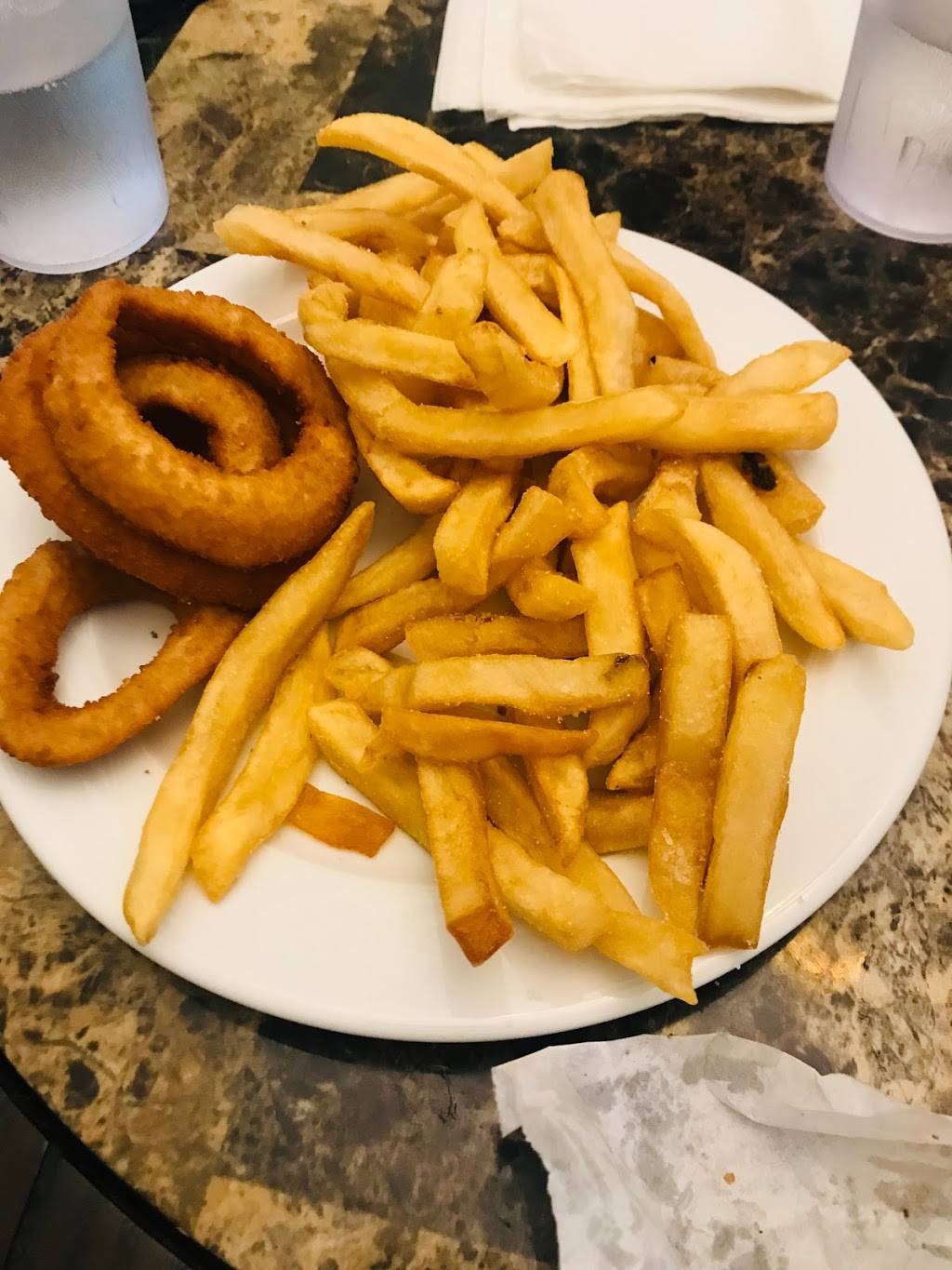 Bevs Better Burgers | restaurant | 15010 N Main St, Alachua, FL 32615, USA | 3864622670 OR +1 386-462-2670