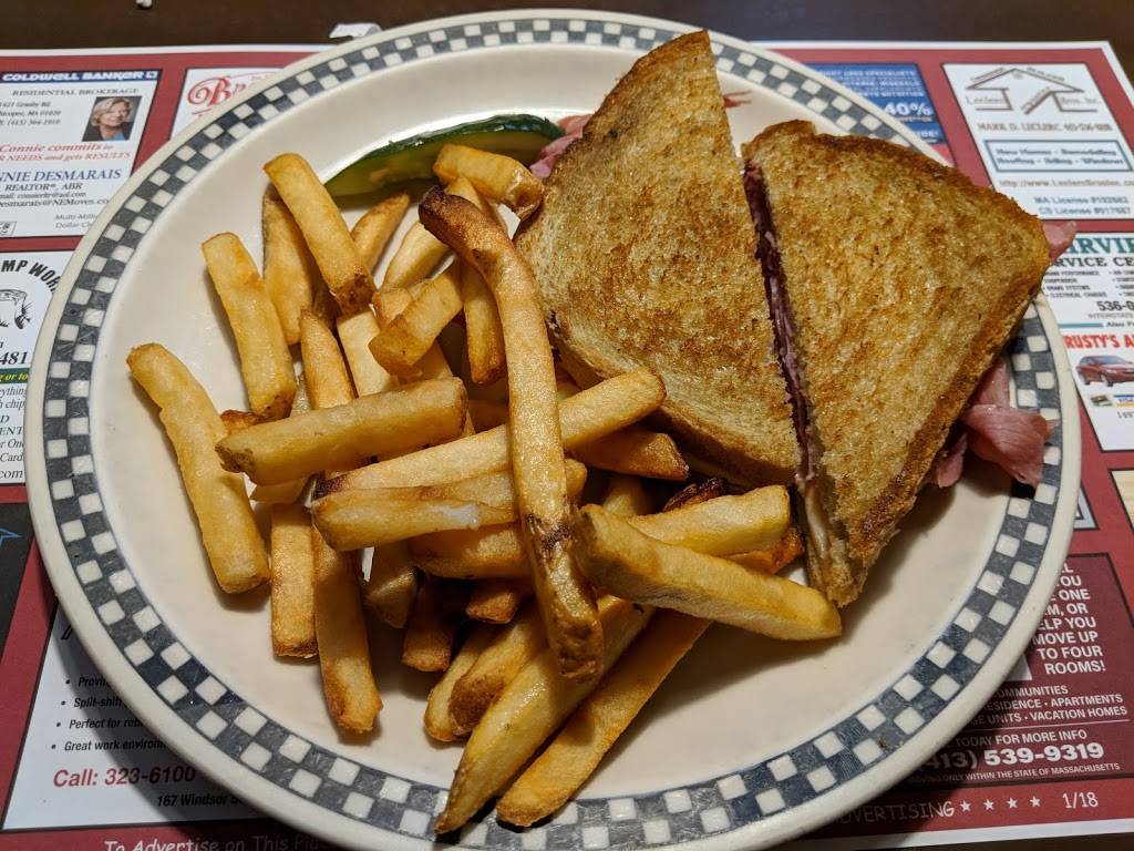 Lucky Strike Restaurant | restaurant | 703 Grattan St, Chicopee, MA 01020, USA | 4135367912 OR +1 413-536-7912