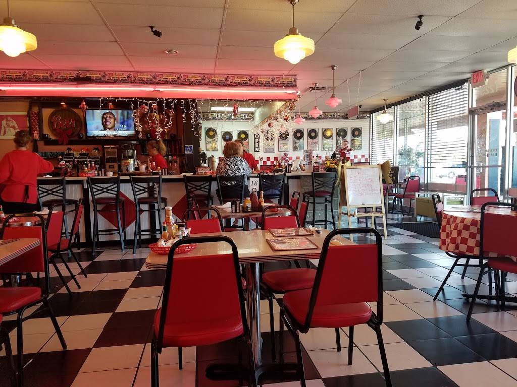 Joes Diner | restaurant | 1225 Airport-Pulling Rd, Naples, FL 34104, USA | 2394351616 OR +1 239-435-1616