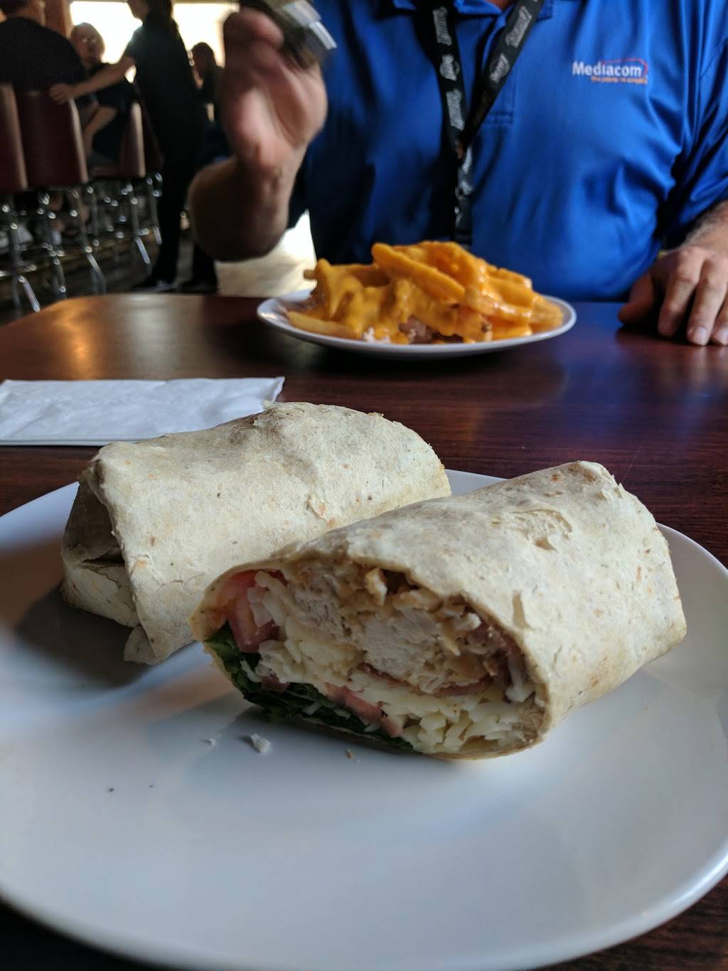 Dis Downtown | restaurant | 1046 N 2nd St, Chillicothe, IL 61523, USA | 3092704119 OR +1 309-270-4119