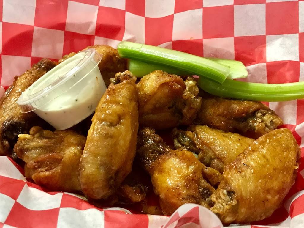 Wicked Wings | restaurant | 1755 N University Dr, Plantation, FL 33322, USA | 7542062283 OR +1 754-206-2283