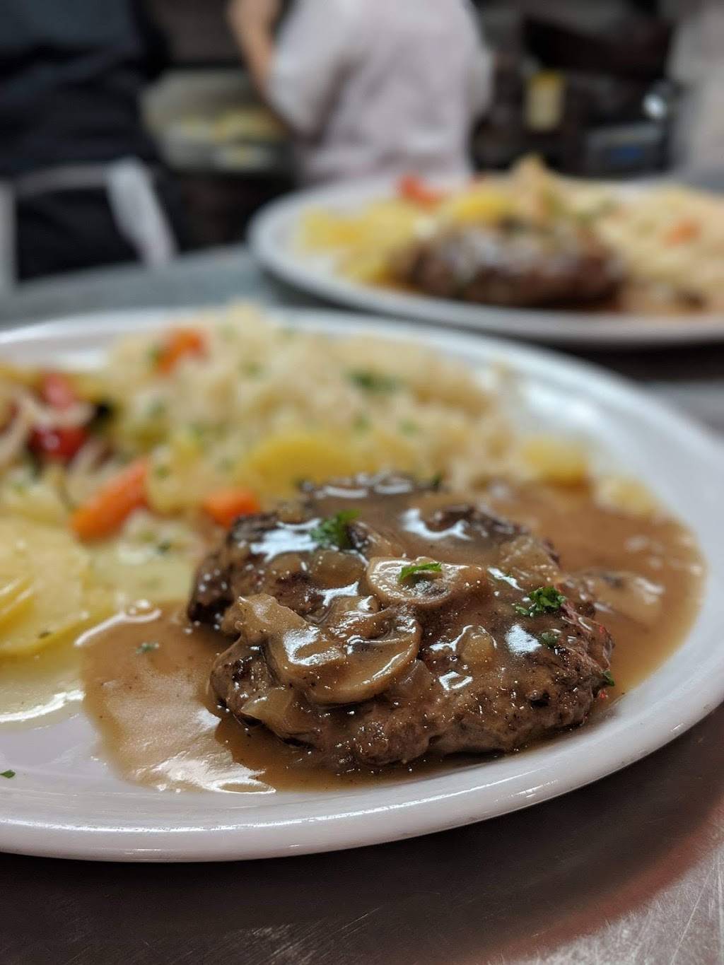 Eggsquis | restaurant | 3143 Boul de Portland, Sherbrooke, QC J1L 2P1, Canada | 8193463553 OR +1 819-346-3553