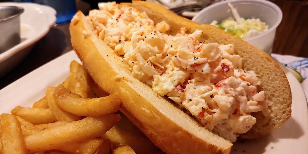 Bell Buoy Restaurant | restaurant | 24 Old Orchard St, Old Orchard Beach, ME 04064, USA | 2079342745 OR +1 207-934-2745