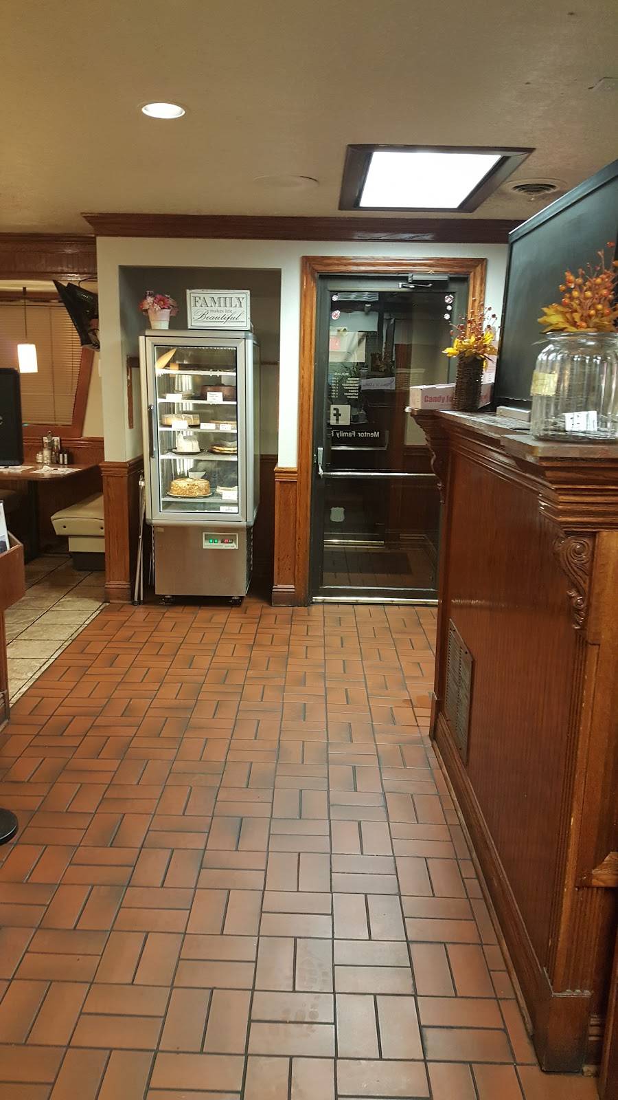 Mentor Family Restaurant | restaurant | 6888 Center St, Mentor, OH 44060, USA | 4402558810 OR +1 440-255-8810