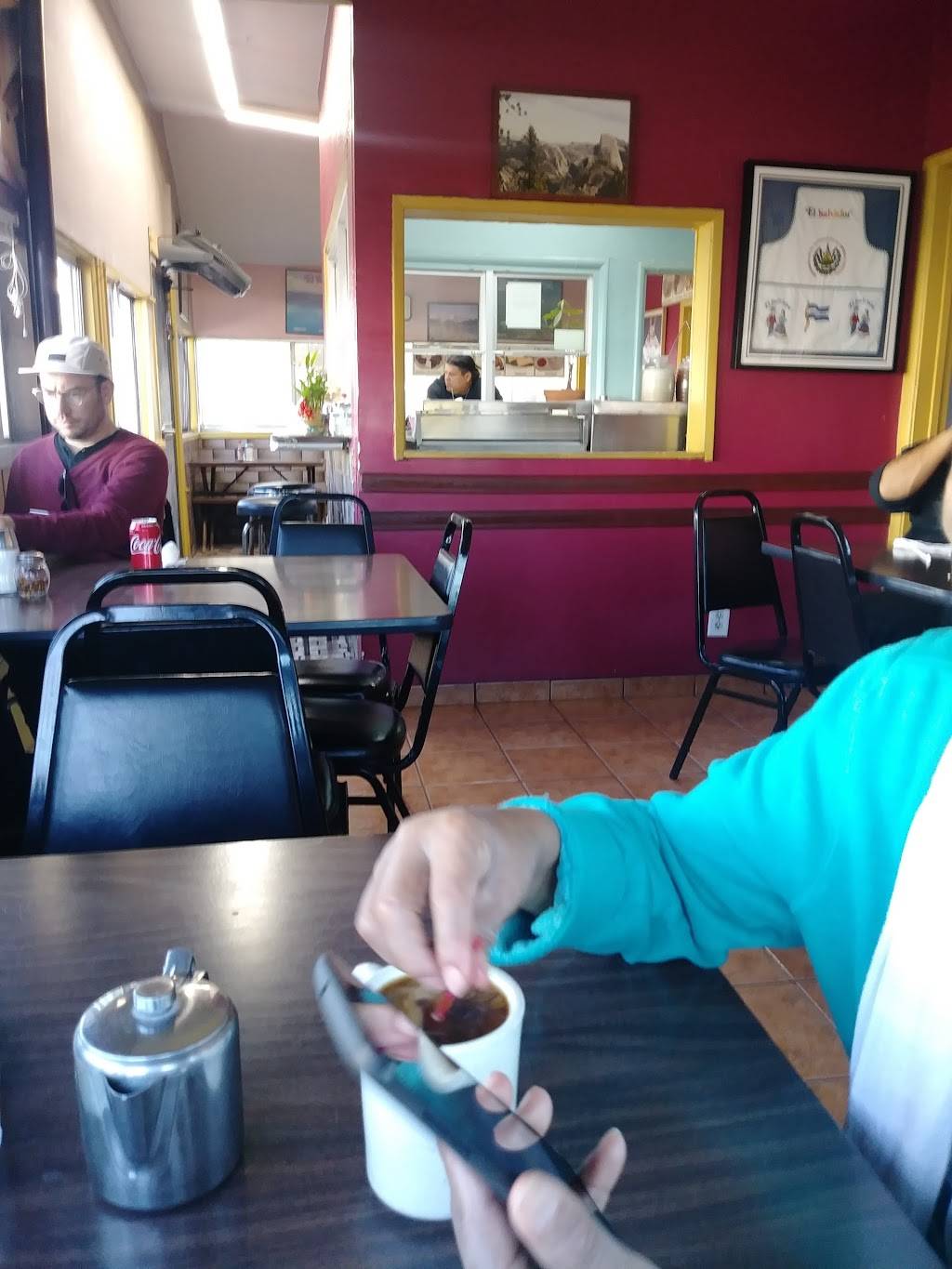 El Chalateco | restaurant | 1540 W Adams Blvd, Los Angeles, CA 90007, USA | 3237334184 OR +1 323-733-4184