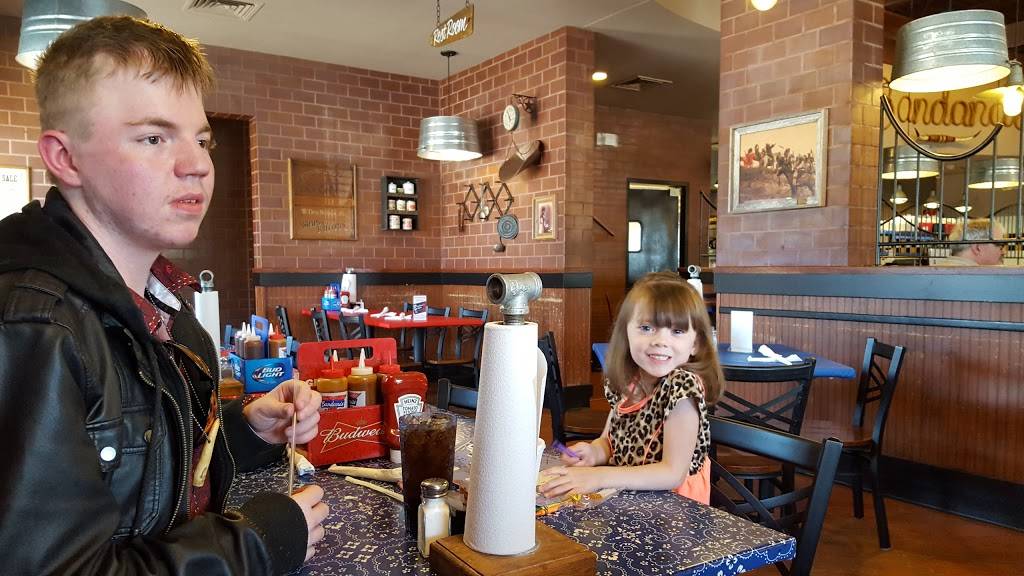 Bandanas Bar-B-Q | restaurant | 308 S 44th St, Mt Vernon, IL 62864, USA | 6183156550 OR +1 618-315-6550