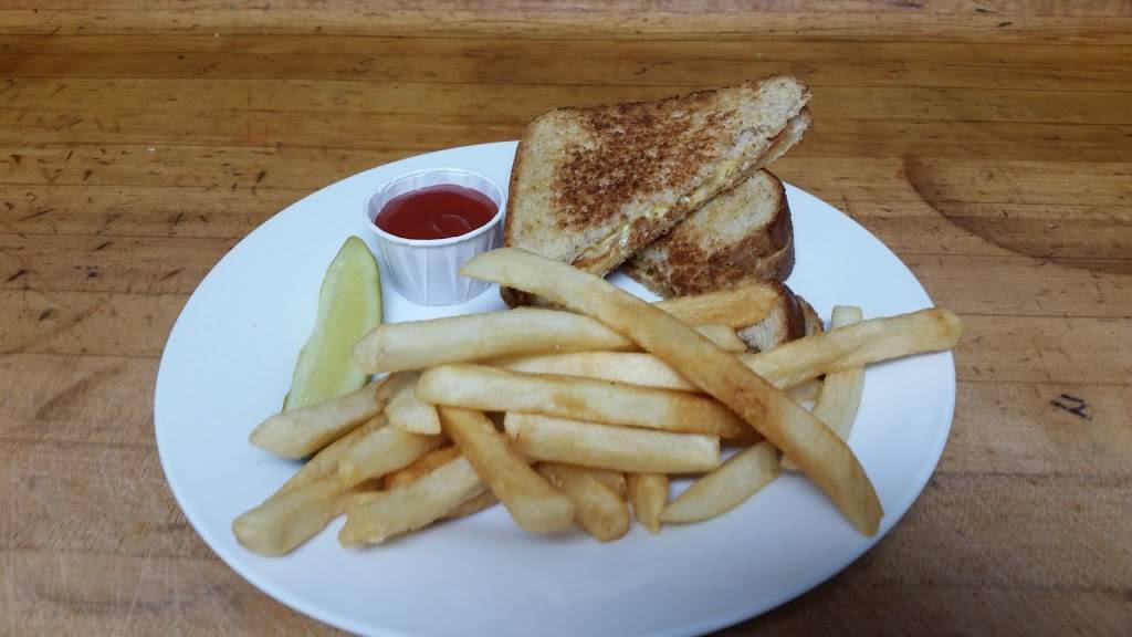 Hideout Restaurant & Lounge | restaurant | 9110 W Smith St, Yorktown, IN 47396, USA | 7657597989 OR +1 765-759-7989