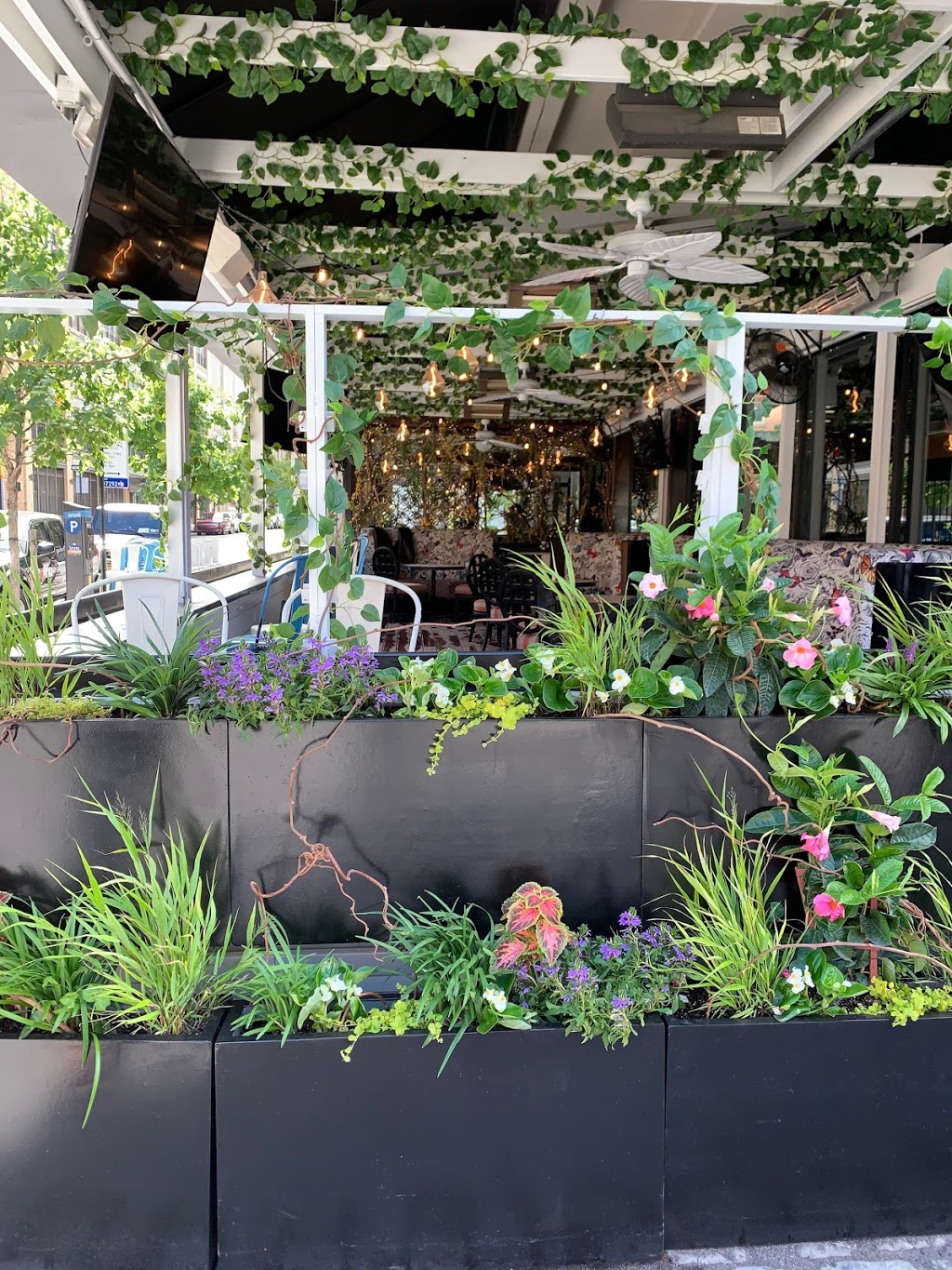 The Chester | restaurant | 18 9th Ave, New York, NY 10014, USA | 6462532284 OR +1 646-253-2284