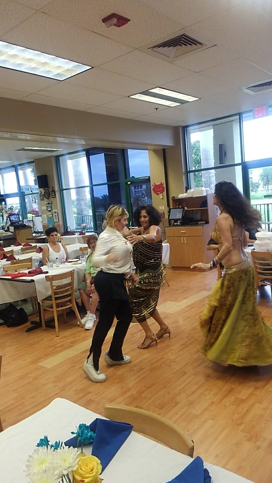 19th Hole Cafe Restaurant | restaurant | 1001 Wynmoor Cir, Coconut Creek, FL 33066, USA | 9549692825 OR +1 954-969-2825