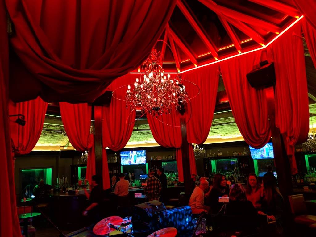 Bugsys Dueling Piano Speakeasy | restaurant | 2323 Whitney Ave, Hamden, CT 06518, USA | 2032882323 OR +1 203-288-2323