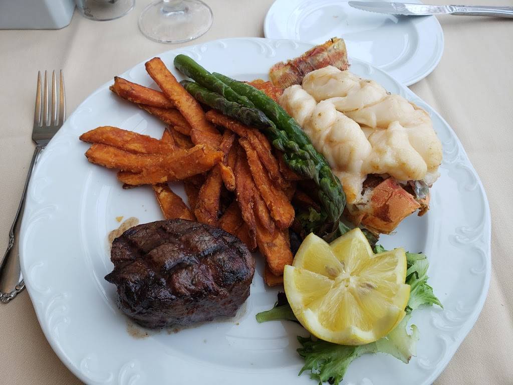 Golfs Steak House & Seafood | restaurant | 598 Lancaster St W, Kitchener, ON N2K 1M3, Canada | 5195794050 OR +1 519-579-4050