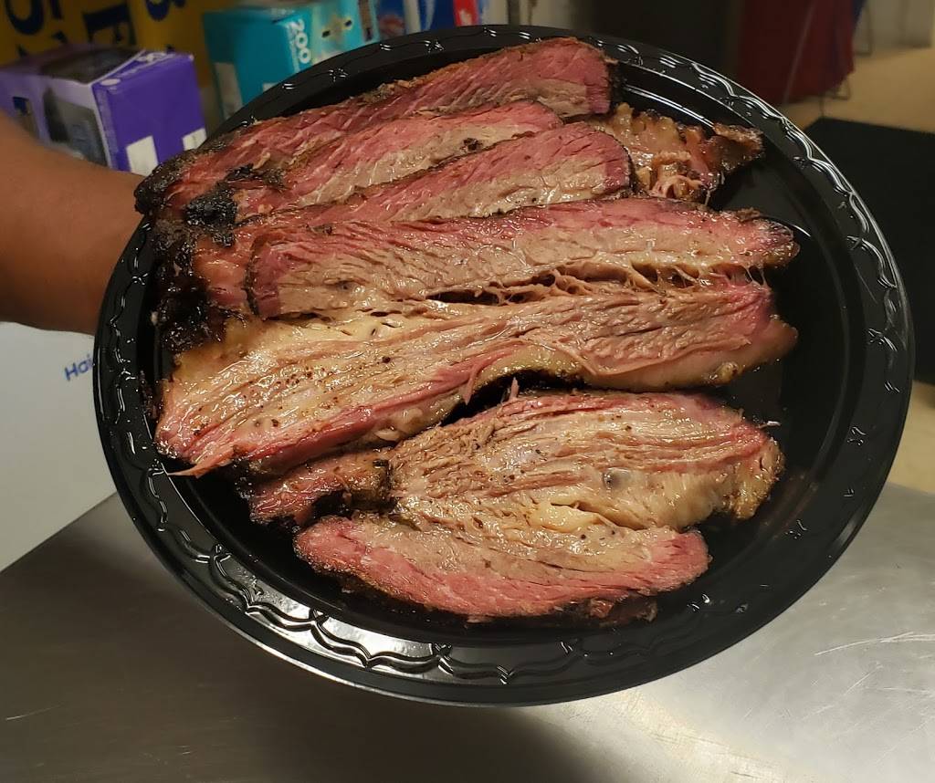 Charlies Bar B Que & Catering | restaurant | 3125 College St, Beaumont, TX 77701, USA | 4097677683 OR +1 409-767-7683