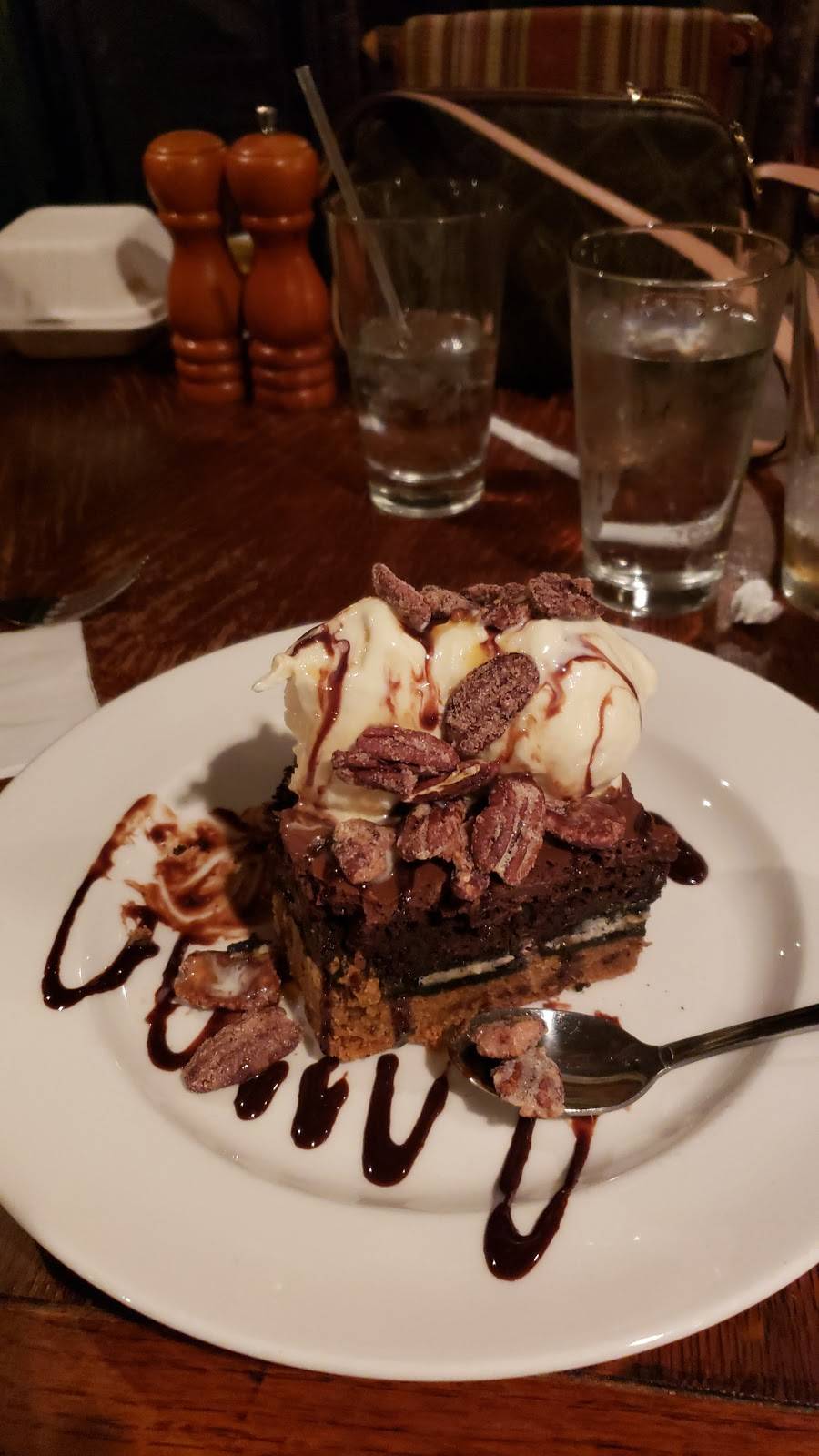 Buzzard Bar | restaurant | 190 Top of the Rock Rd, Ridgedale, MO 65739, USA | 8002256343 OR +1 800-225-6343