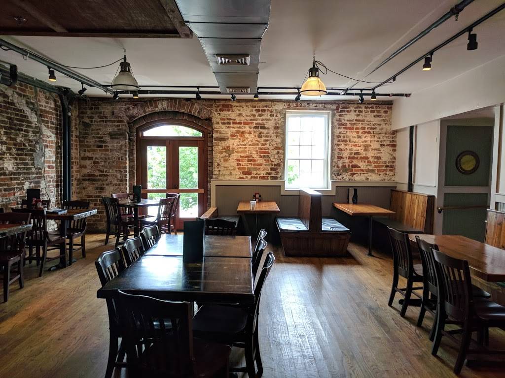 Barracuda Bobs | restaurant | 19 E River St, Savannah, GA 31401, USA | 9127774381 OR +1 912-777-4381