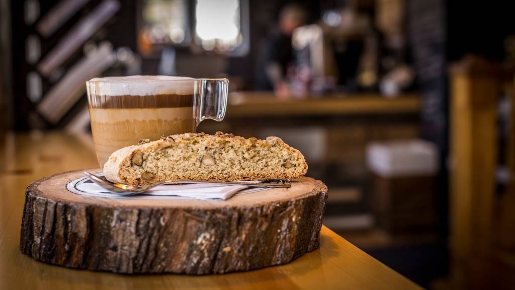 Mange ta main - Garde lautre pour demain Café-Traiteur-Boutique | cafe | 3807 Rue Villeneuve, Lac-Mégantic, QC G6B 2B3, Canada | 8195825136 OR +1 819-582-5136