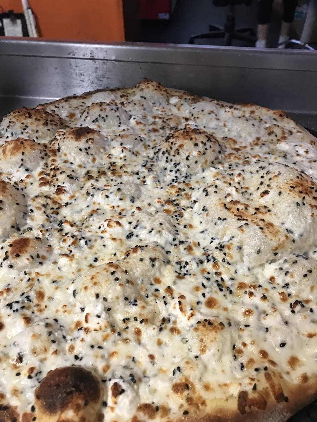 Road Runner Pizza | restaurant | 5300 Doniphan Dr #24, El Paso, TX 79932, USA | 9155813090 OR +1 915-581-3090