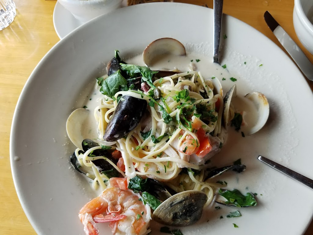 Flow | Restaurant & Lounge | restaurant | 45040 Main St, Mendocino, CA 95460, USA | 7079373569 OR +1 707-937-3569