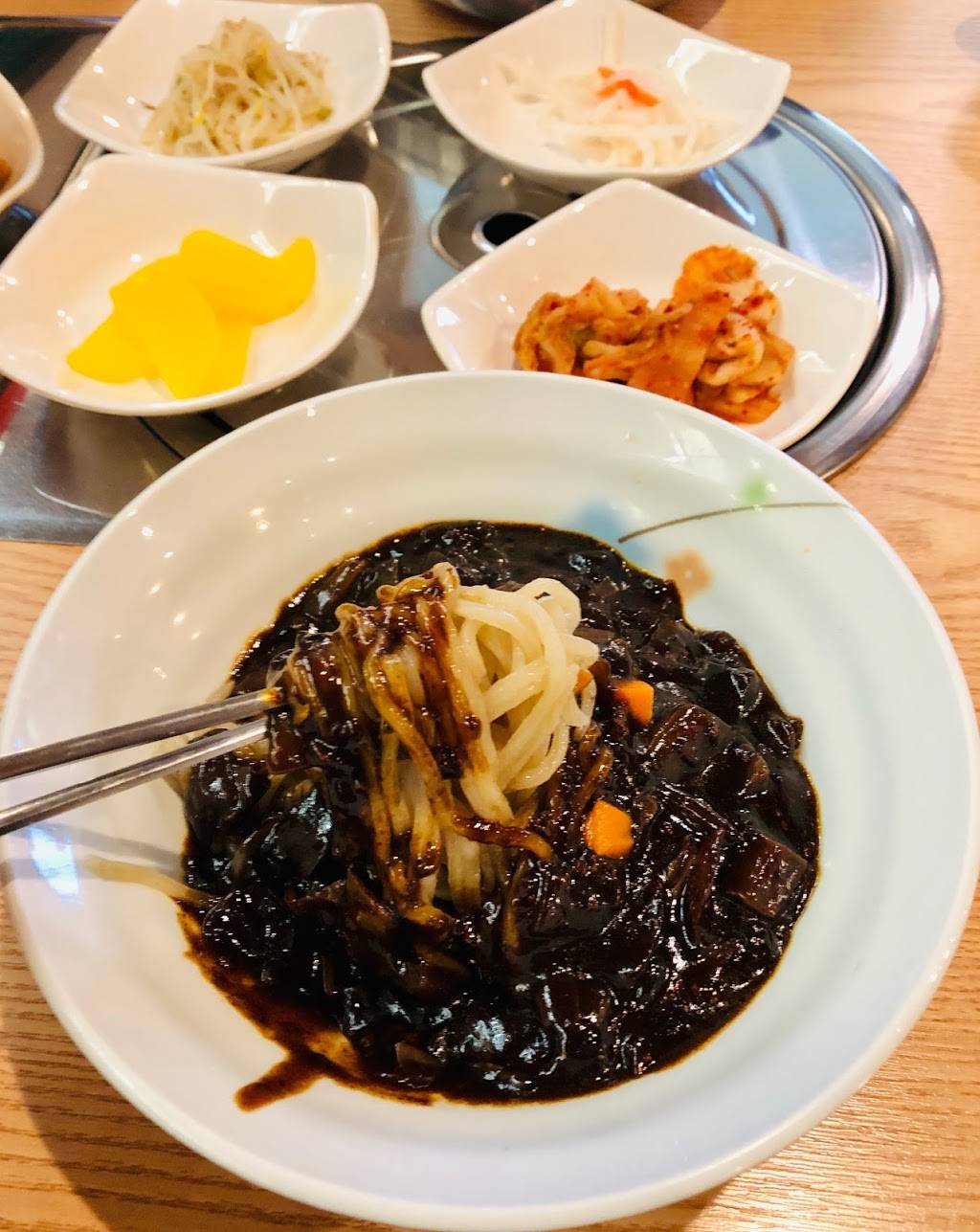 Nuri Village | restaurant | 160 University Ave W, Waterloo, ON N2L 3E9, Canada | 5198853022 OR +1 519-885-3022