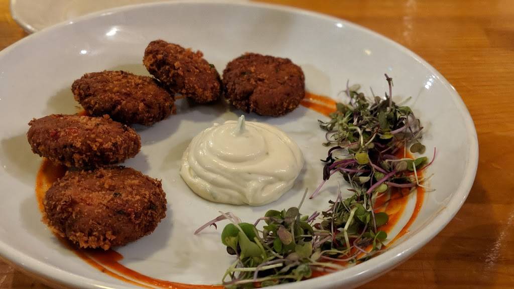 The Oak House | restaurant | 110 Main St, Newmarket, NH 03857, USA | 6032925893 OR +1 603-292-5893