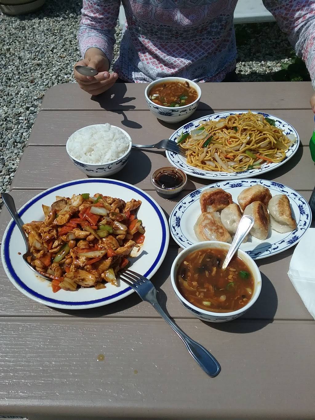 Lis Place | restaurant | 51 West St, Freeport, ME 04032, USA | 2078659299 OR +1 207-865-9299