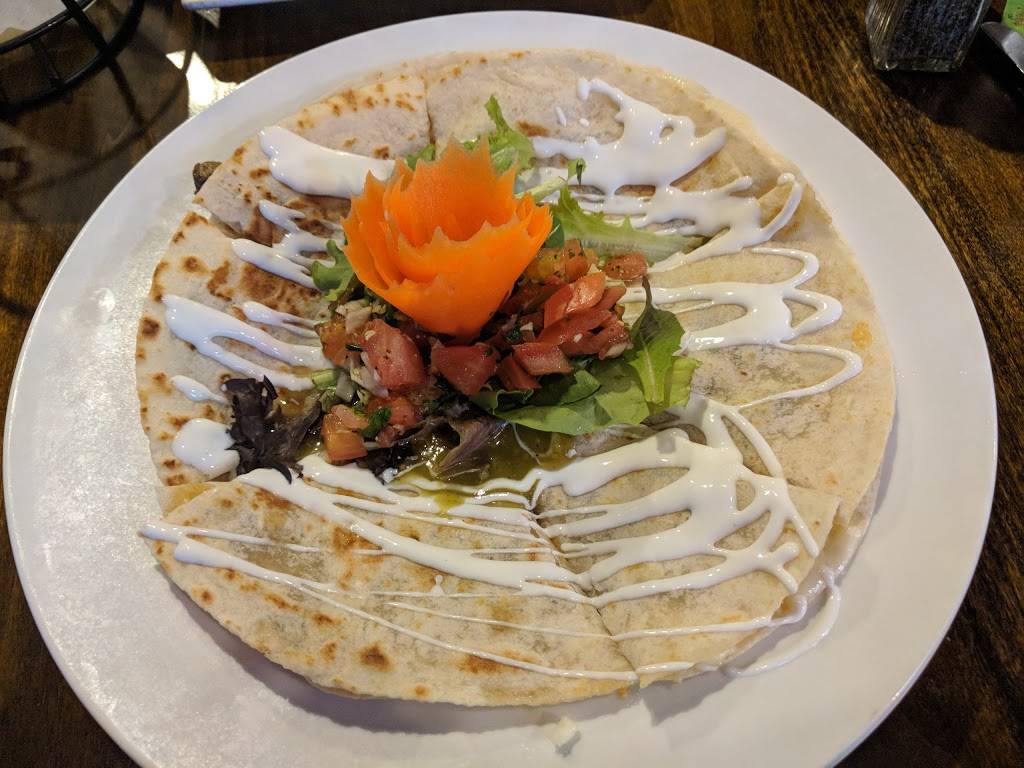 Mundos Latin Grill | restaurant | 699 N Golden State Blvd, Turlock, CA 95380, USA | 2096324004 OR +1 209-632-4004